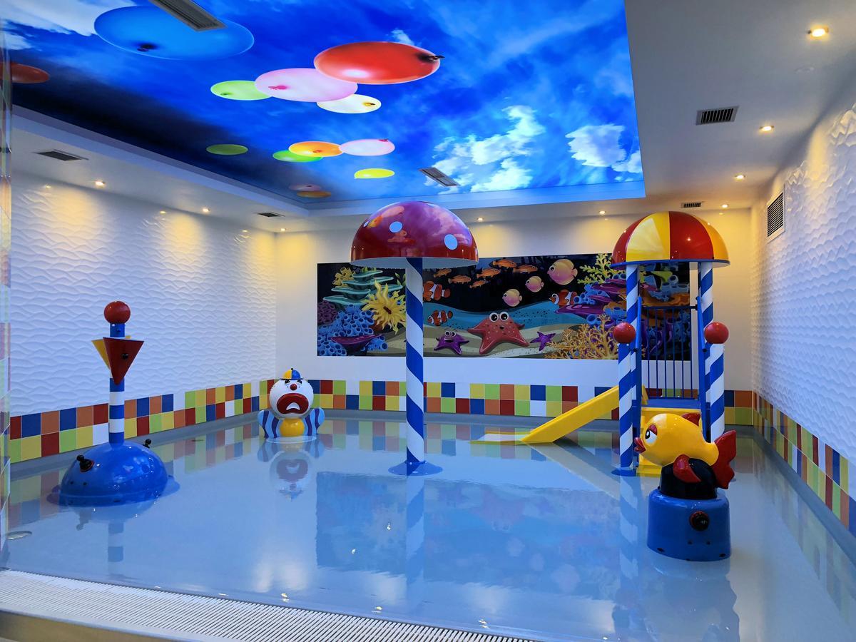 Grand Stasinda Bal Sylwestrowy Animacje Impreza Integracyjna Dwa Posilki Bogaty Bufet Baseny Kregielnia Grota Sauny Squash Silownia Place Zabaw Widoki 1000Mnpm บุโควินา ทัตซานสกา ภายนอก รูปภาพ